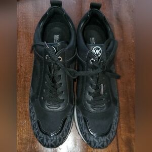 Michael Kors Black & Grey Patterned Size 8M Sneakers.